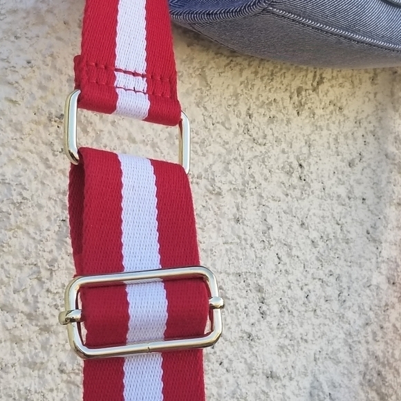 Talbot's denim look purse with red strap and removable crossbody - Picture 4 of 8